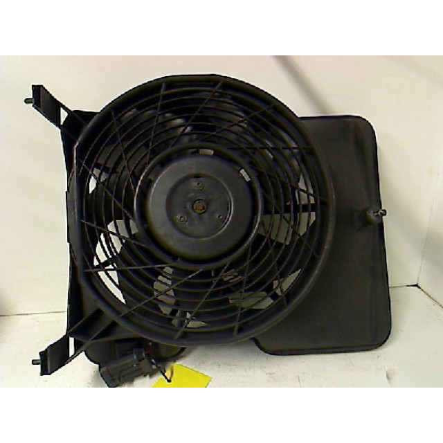 Motor del ventilador Opel Omega B Caravan (21/22/23) (1999 - 2000) Combi 2.0 DTI 16V (X20DTH)