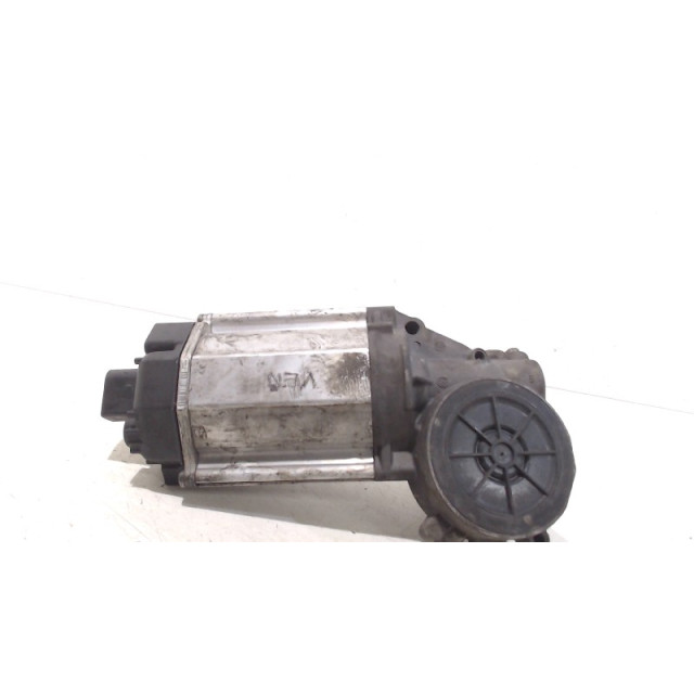 Motor de la bomba de dirección asistida Volkswagen Jetta III (1K2) (2005 - 2010) Sedan 1.9 TDI (BLS)