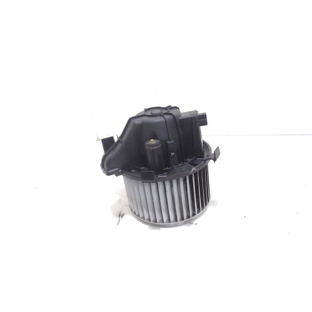 Motor del ventilador de calentador Fiat Stilo (192A/B) (2001 - 2006) Hatchback 1.6 16V (182.B.6000(Euro 3))