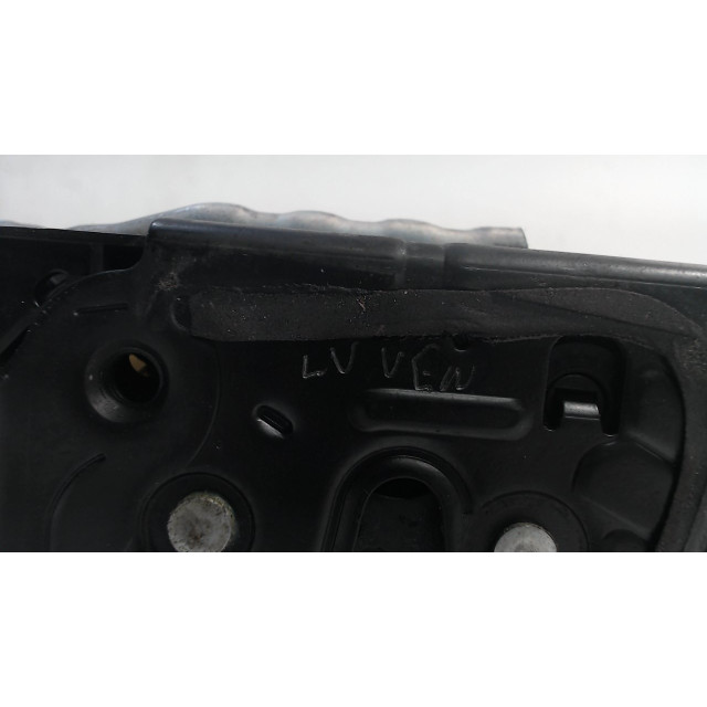 Mecanismo de cierre central eléctrico del bloqueo de la puerta delantera izquierda Volkswagen Golf VII (AUA) (2012 - 2020) Hatchback 1.6 TDI 16V (CLHA)
