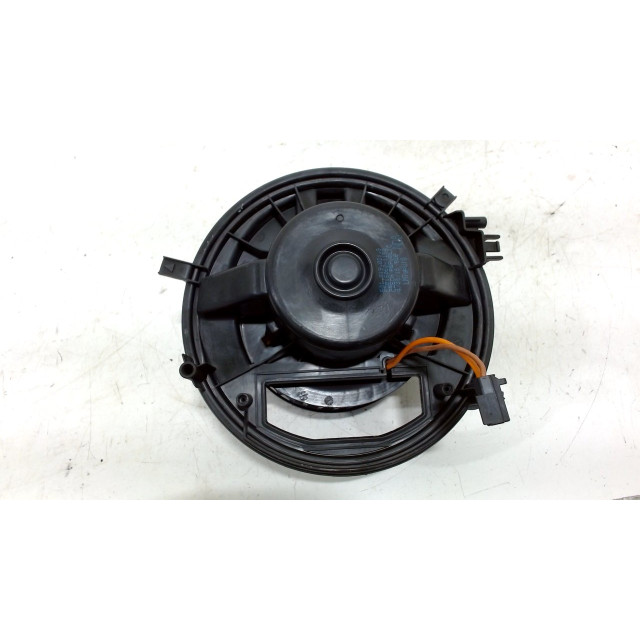 Motor del ventilador de calentador Skoda Octavia Combi (5EAC) (2012 - 2020) Combi 5-drs 1.8 TSI 16V (CJSA)