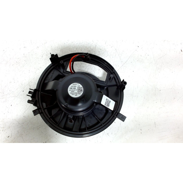 Motor del ventilador de calentador Volkswagen Passat Variant (3G5) (2014 - actualidad) Combi 1.6 TDI 16V (DCXA)