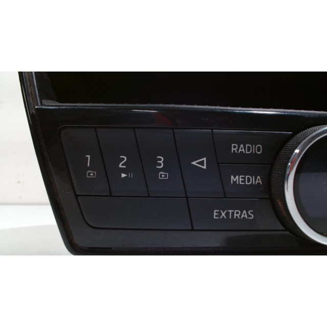Control de la radio Skoda Fabia III (NJ3) (2014 - 2021) Hatchback 5-drs 1.4 TDI 12V 90 (CUSB(Euro 6))