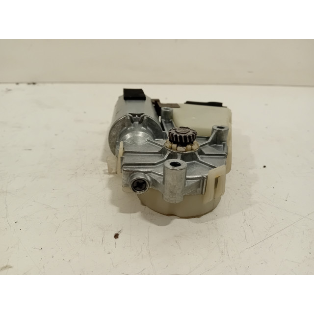 Motor del techo corredizo Renault Espace (JK) (2011 - 2015) MPV 2.0 dCi 16V 175 FAP (M9R-859)