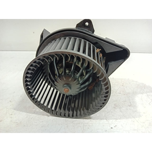 Motor del ventilador de calentador Lancia Ypsilon (843) (2003 - 2011) Hatchback 1.2 (188.A.4000)