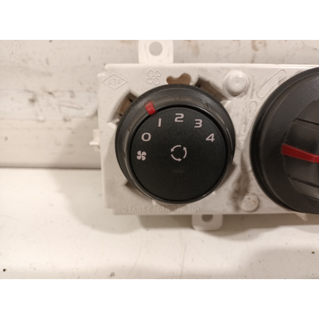 Calefactor del salpicadero Opel Movano (2013 - actualidad) Van 2.3 CDTi 16V FWD (M9T-880)