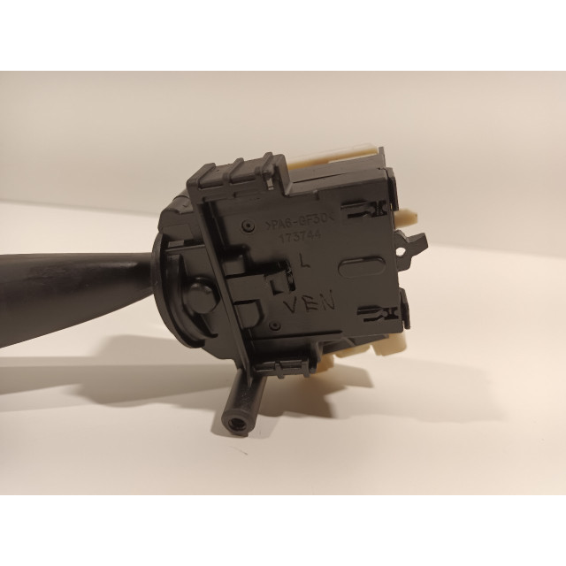 Interruptor del indicador Suzuki Celerio (LF) (2014 - actualidad) Hatchback 5-drs 1.0 12V (K10B)