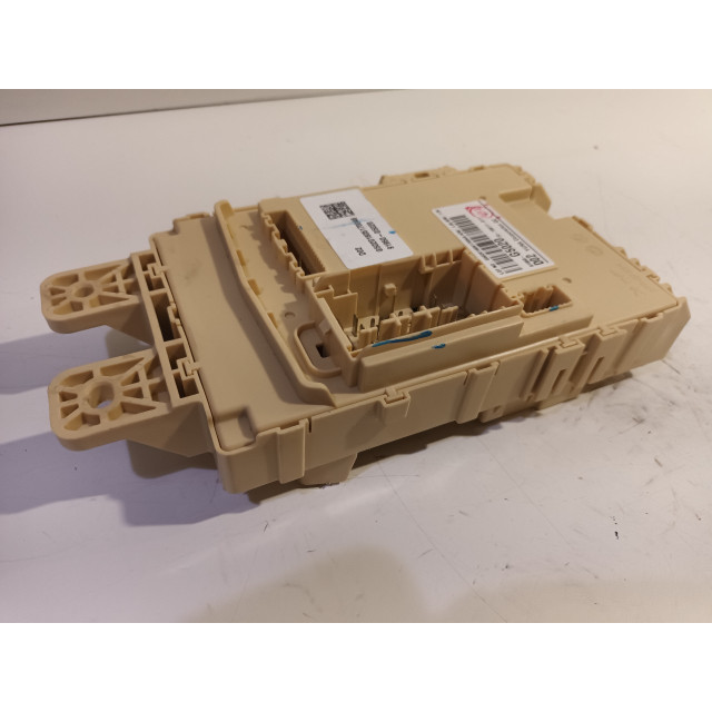 Caja de fusibles Kia Niro I (DE) (2016 - 2022) SUV 1.6 GDI Hybrid (G4LE)