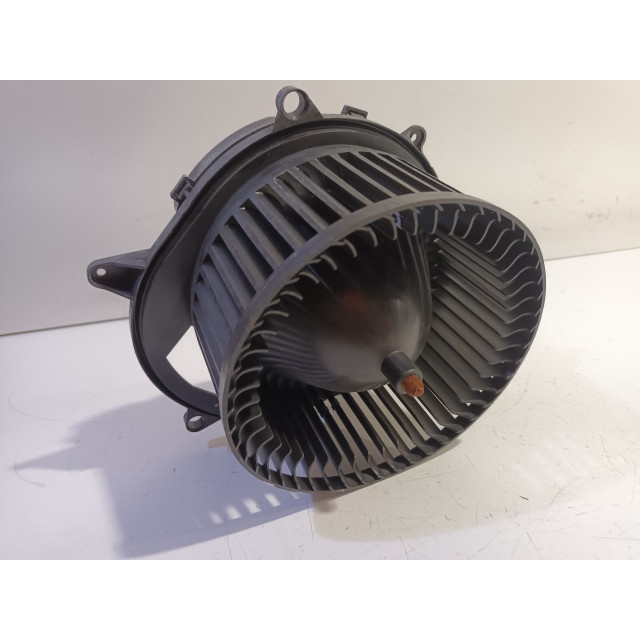 Motor del ventilador de calentador Mercedes-Benz ML III (166) (2011 - 2015) SUV 3.0 ML-350 BlueTEC V6 24V 4-Matic (OM642.826)