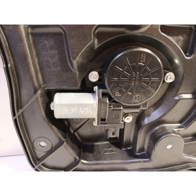 Mecanismo de elevalunas eléctrico de la ventana trasera derecha Mazda 6 SportBreak (GH19/GHA9) (2008 - 2013) 2.2 CDVi 16V 163 (R2AA)