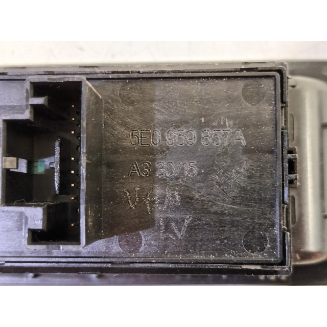 Panel de mando de elevalunas eléctrico Skoda Octavia Combi (5EAC) (2013 - 2020) Combi 5-drs 1.6 TDI Greenline 16V (DBKA)