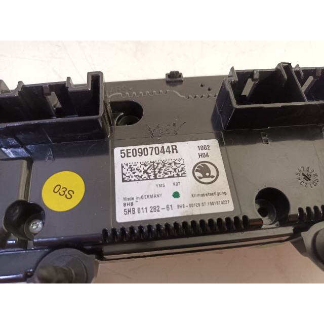Calefactor del salpicadero Skoda Octavia Combi (5EAC) (2013 - 2020) Combi 5-drs 1.6 TDI Greenline 16V (DBKA)