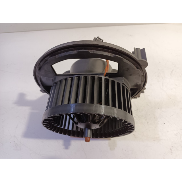 Motor del ventilador de calentador Skoda Octavia Combi (5EAC) (2013 - 2020) Combi 5-drs 1.6 TDI Greenline 16V (DBKA)