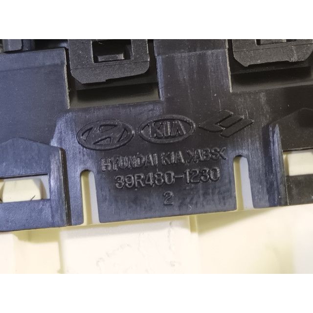 Interruptor de espejos eléctricos Hyundai i40 CW (VFC) (2011 - actualidad) Combi 1.6 GDI 16V (G4FD)