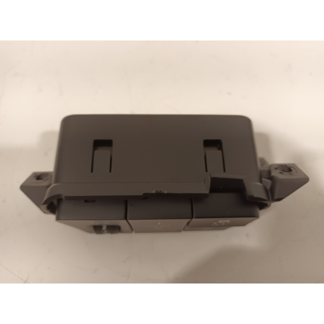 Interruptor de ajustes de altura del faro Kia Rio IV (YB) (2017 - 2020) Hatchback 1.0i T-GDi 100 12V (G3LC)