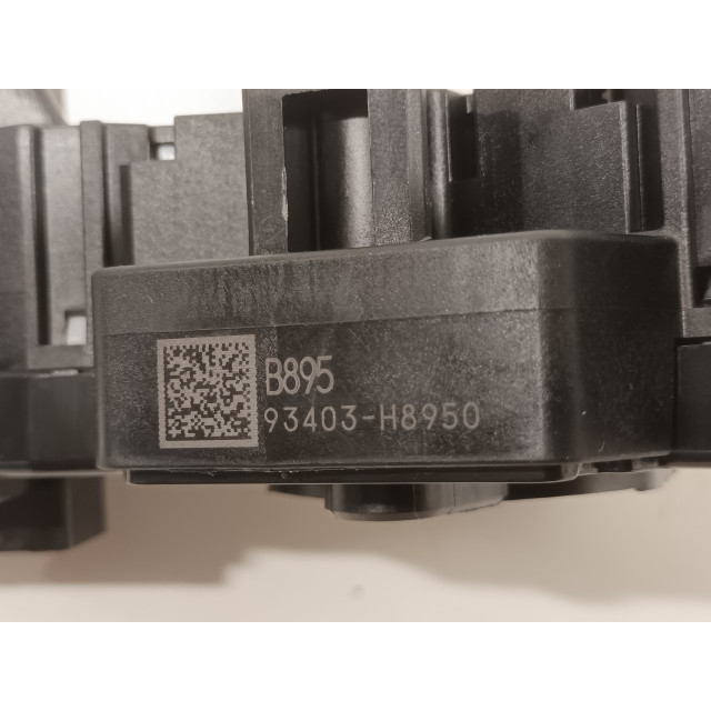 Interruptores de combinación Kia Rio IV (YB) (2017 - 2020) Hatchback 1.0i T-GDi 100 12V (G3LC)