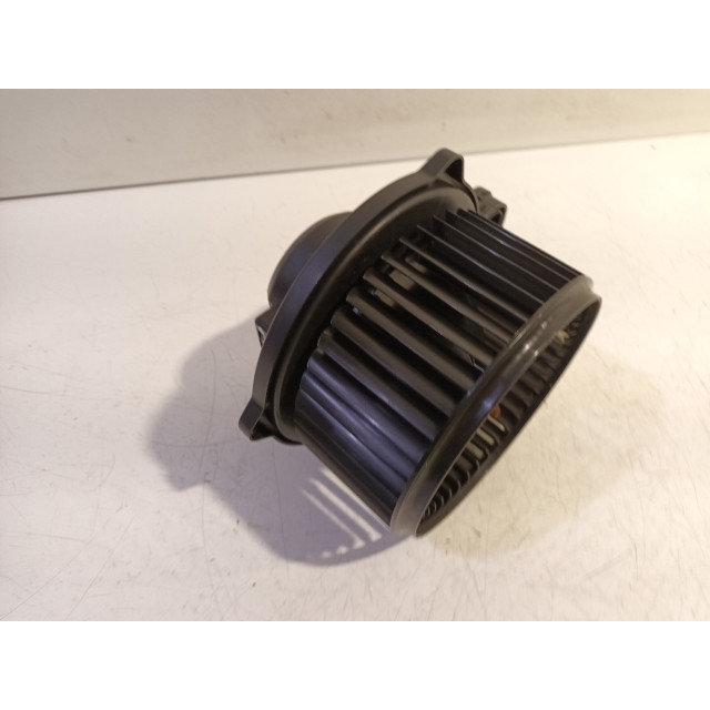 Motor del ventilador de calentador Kia Rio IV (YB) (2017 - 2020) Hatchback 1.0i T-GDi 100 12V (G3LC)
