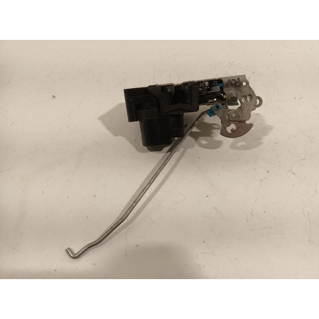 Mecanismo de cierre central eléctrico del bloqueo de la puerta delantera derecha Daewoo/Chevrolet Spark (M300) (2010 - 2015) Hatchback 1.0 16V Bifuel (LMT)