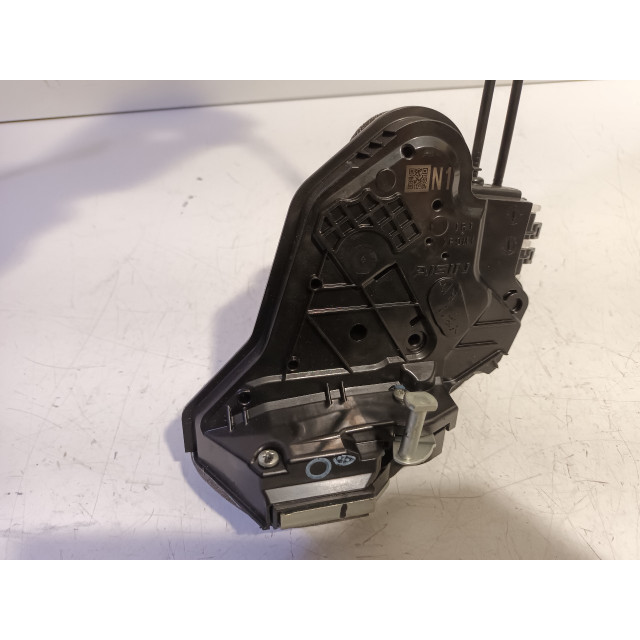 Mecanismo de cierre central eléctrico del bloqueo de la puerta trasera derecha Peugeot 108 (2018 - actualidad) Hatchback 1.0 12V VVT-i (1KRFE(CFB))