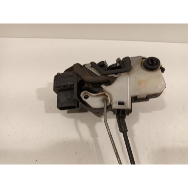 Mecanismo de cierre central eléctrico del bloqueo de la puerta trasera derecha Opel Astra J Sports Tourer (PD8/PE8/PF8) (2014 - 2015) Combi 1.6 CDTI 16V (B16DTL(Euro 6))