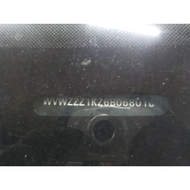 Faro trasero izquierdo de la puerta trasera y maletero Volkswagen Golf V (1K1) (2003 - 2006) Hatchback 1.4 FSI 16V (BLN)