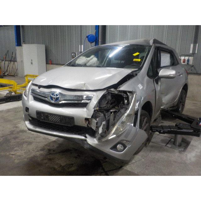 Mecanismo de bloqueo del porton trasero Toyota Auris (E15) (2010 - 2012) Hatchback 1.8 16V HSD Full Hybrid (2ZRFXE)