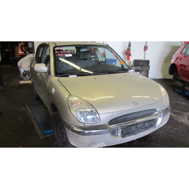 Eje de suspensión delantero izquierda Daihatsu Sirion/Storia (M1) (1998 - 2000) Hatchback 1.0 12V (EJ-DE)