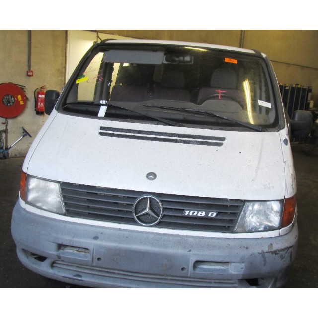 Indicador izquierdo Mercedes-Benz Vito (638.0) (1996 - 1999) Van 2.3 108D (OM601.942)