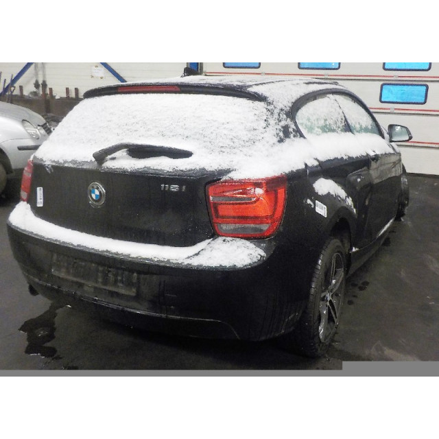 Eje de suspensión trasero izquierda BMW 1 serie (F21) (2011 - 2015) Hatchback 3-drs 116i 1.6 16V (N13-B16A)