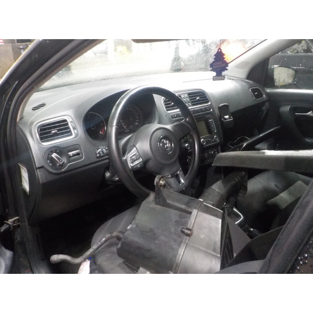 Mecanismo de cierre central eléctrico del bloqueo de la puerta delantera derecha Volkswagen Polo V (6R) (2009 - 2014) Hatchback 1.2 TDI 12V BlueMotion (CFWA(Euro 5))