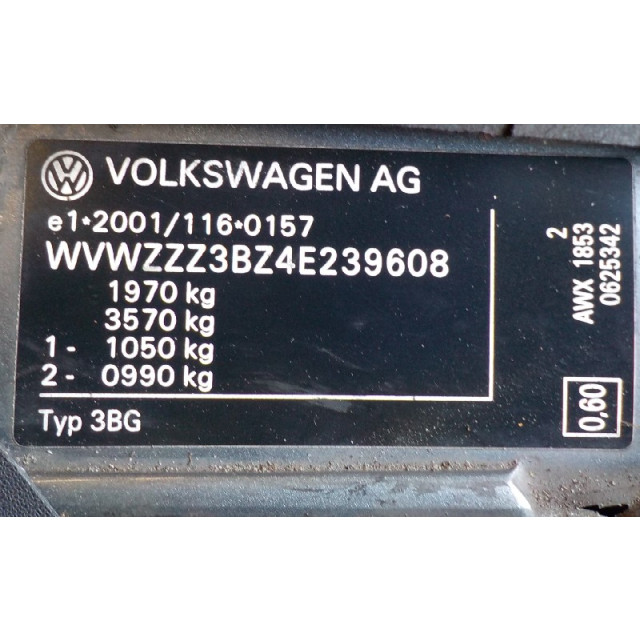 Mecanismo de cierre central eléctrico del bloqueo de la puerta delantera derecha Volkswagen Passat (3B3) (2000 - 2005) Sedan 1.9 TDI 130 (AWX(Euro 3))