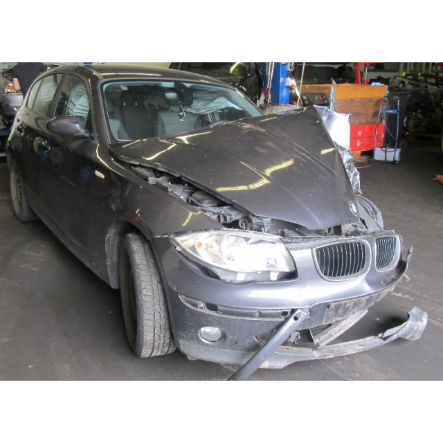 Eje de suspensión trasero izquierda BMW 1 serie (E87/87N) (2004 - 2011) Hatchback 5-drs 116i 1.6 16V (N45-B16A)