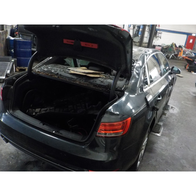 Bomba del aire acondicionado Audi A4 (B9) (2015 - 2018) A4 Sedan 3.0 TDI V6 24V Quattro (CRTC)
