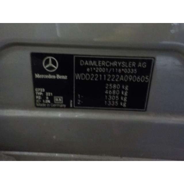 Bisagra derecha del capó Mercedes-Benz S (W221) (2005 - 2009) Sedan 3.0 S-320 CDI 24V (OM642.930)