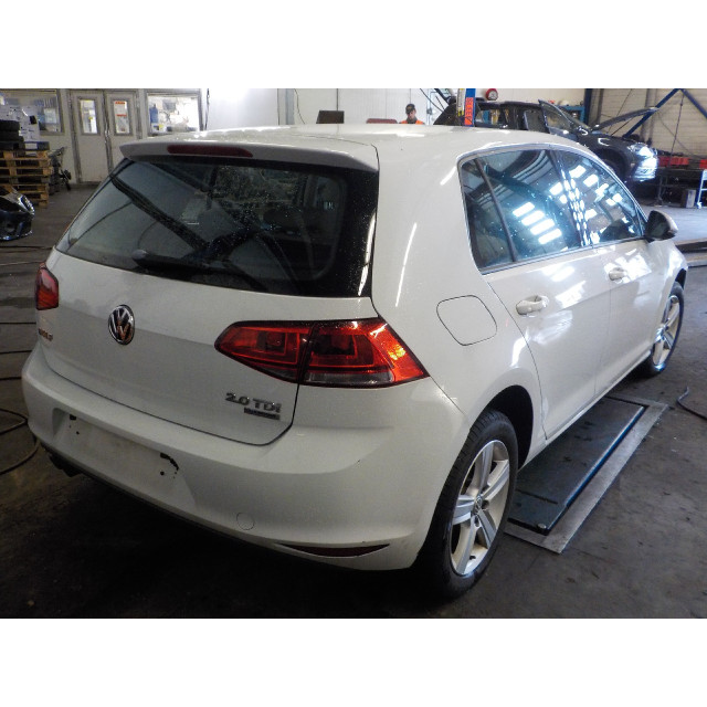 Soporte de faro izquierdo Volkswagen Golf VII (AUA) (2012 - 2020) Hatchback 2.0 TDI 16V (CRBC)