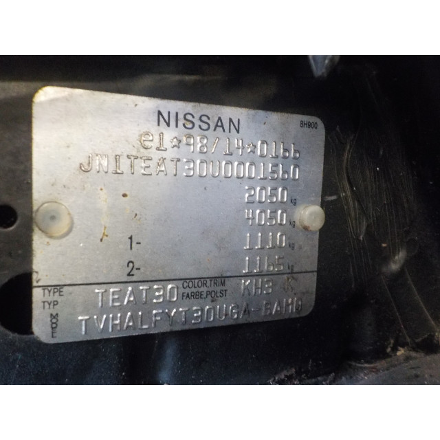 Mecanismo de cierre central eléctrico del bloqueo de la puerta delantera izquierda Nissan/Datsun X-Trail (T30) (2003 - 2013) SUV 2.2 dCi 16V 4x2 (YD22ETi)
