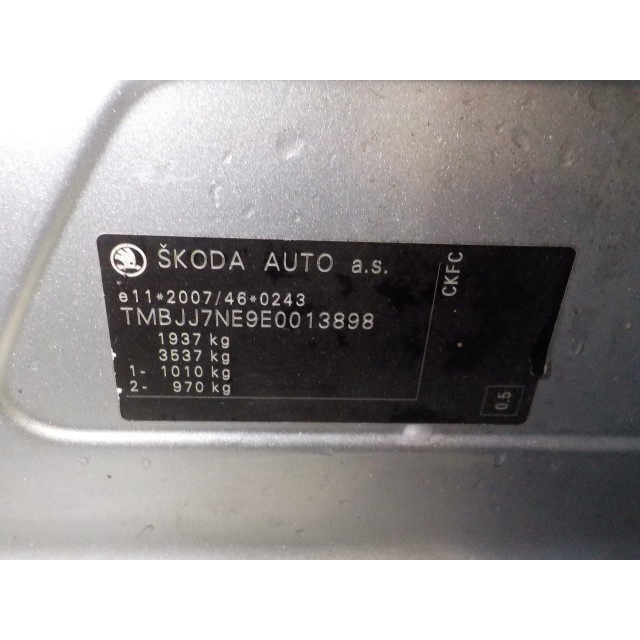 Interruptor de luz Skoda Octavia Combi (5EAC) (2012 - 2020) Combi 2.0 TDI GreenTec 16V (CKFC(Euro 5))