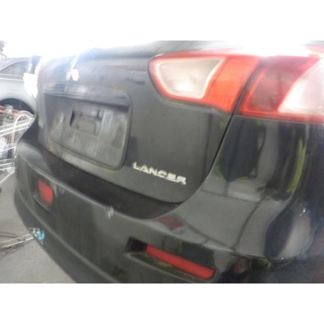 Cinturón de seguridad delantero derecho Mitsubishi Lancer Sportback (CX) (2008 - 2010) Hatchback 2.0 DI-D 16V (BWC)