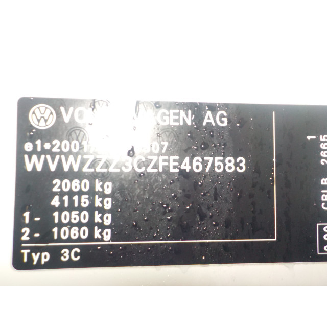 Mecanismo de cierre central eléctrico del bloqueo de la puerta trasera derecha Volkswagen Passat Variant (3G5) (2014 - actualidad) Combi 2.0 TDI 16V 150 (CRLB)