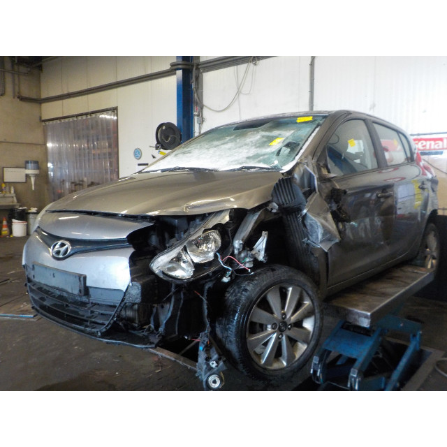 Rejilla Hyundai i20 (2008 - 2015) Hatchback 1.4 CRDi 16V (D4FC)