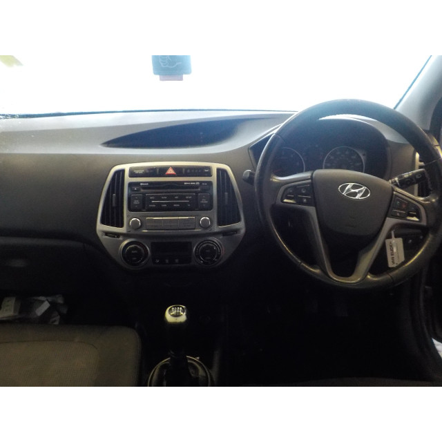 Rejilla Hyundai i20 (2008 - 2015) Hatchback 1.4 CRDi 16V (D4FC)