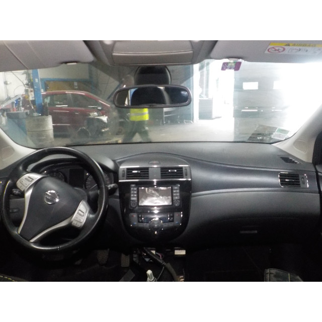 Puerta trasera izquierda Nissan/Datsun Pulsar (C13) (2014 - actualidad) Hatchback 1.2 12V DIG-T (HRA2)