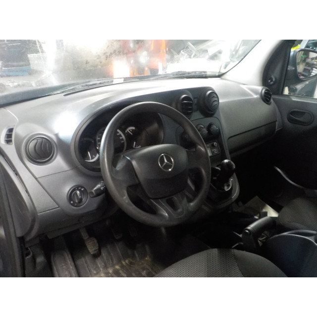 Cinturón de seguridad delantero derecho Mercedes-Benz Citan (415.6) (2012 - actualidad) Citan Van 1.5 108 CDI (OM607.951)