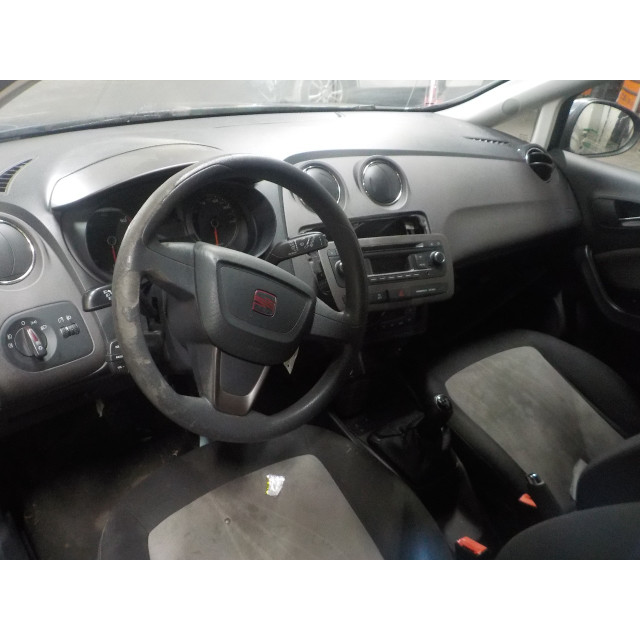 Faro derecho trasero de la carrocería Seat Ibiza IV (6J5) (2009 - 2015) Hatchback 5-drs 1.6 TDI 90 (CAYB)