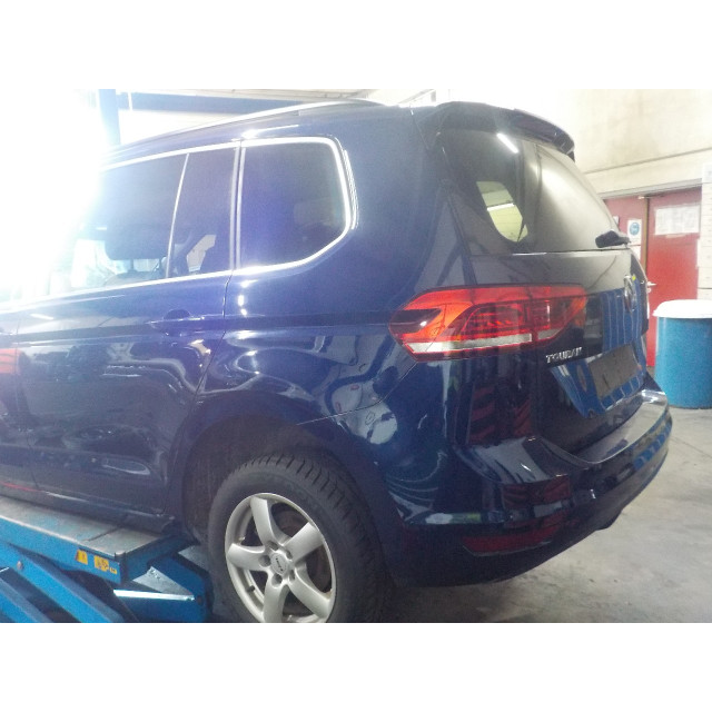 Faro trasero izquierdo de la puerta trasera y maletero Volkswagen Touran (5T1) (2016 - 2021) MPV 1.6 TDI SCR BlueMotion Technology (DGDA)