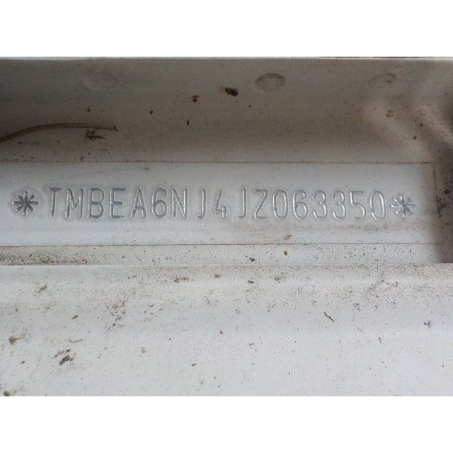 Rejilla Skoda Fabia III (NJ3) (2014 - 2021) Hatchback 5-drs 1.0 12V (CHYA)