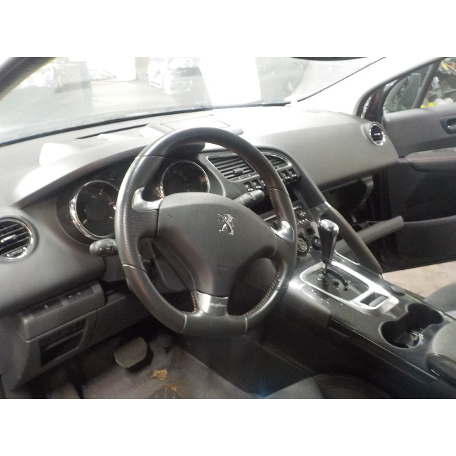 Puerta delantera izquierda Peugeot 3008 I (0U/HU) (2014 - 2016) MPV 1.6 BlueHDi 120 (DV6FC(BHZ))