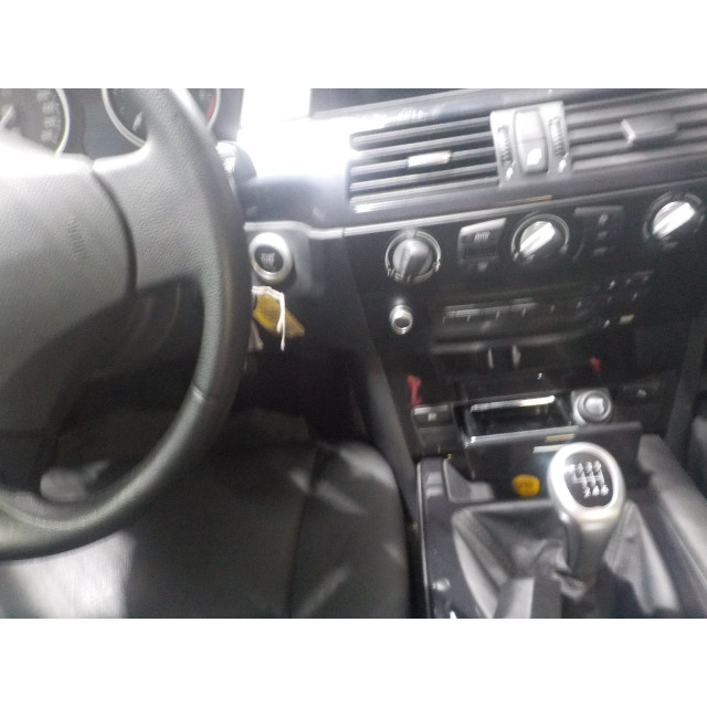 Puerta del airbag delantera izquierda BMW 5 serie (E60) (2007 - 2009) Sedan 520d 16V (N47-D20A)