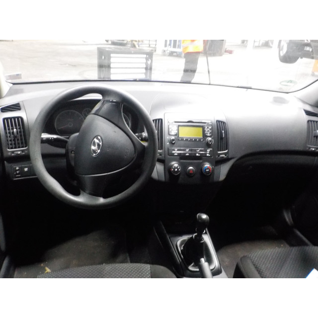 Cinturón de seguridad delantero izquierdo Hyundai i30 (FD) (2007 - 2012) i30 Hatchback 1.4 CVVT 16V (G4FA)