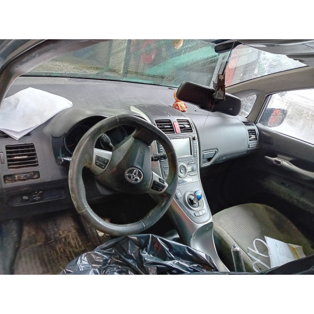 Panel de mando de elevalunas eléctrico Toyota Auris (E15) (2010 - 2012) Hatchback 1.8 16V HSD Full Hybrid (2ZRFXE)